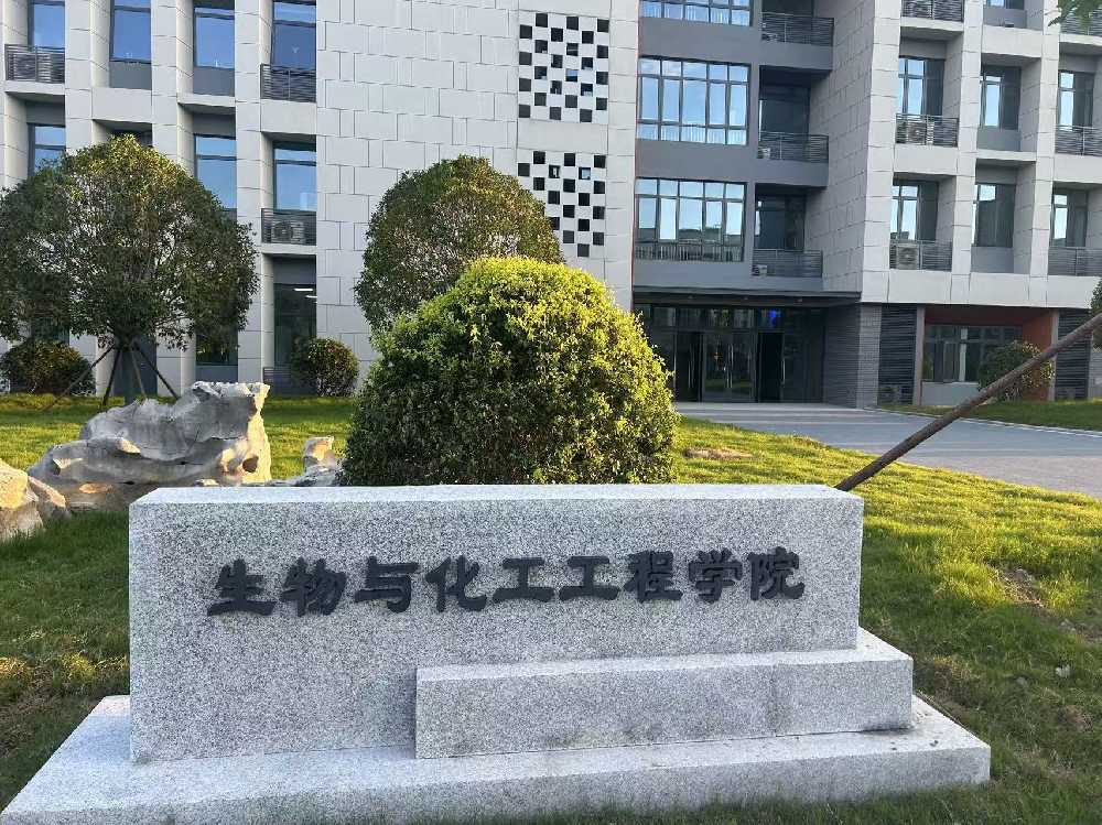 恩施市扬州职业大学体育场高杆灯项目